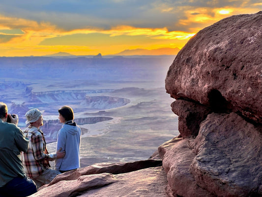 Capturing the Perfect Shot: Photography Tips for Adventurer: Advice for outdoor photography.
