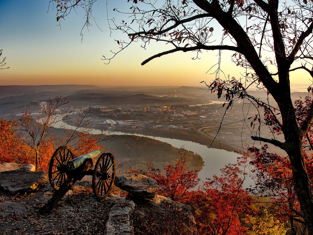 CIVIL WAR CANON OVERLOOKING RIVER BASIN IN FALL