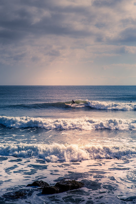 SURFER SILHOUETTE ON WAVES. Image by CD_Photosaddict from Pixabay